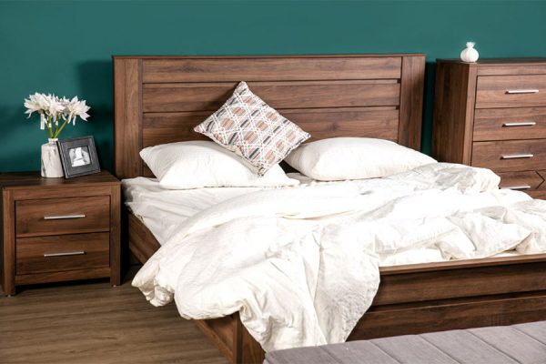 Jason Bed in Walnut --D, Q